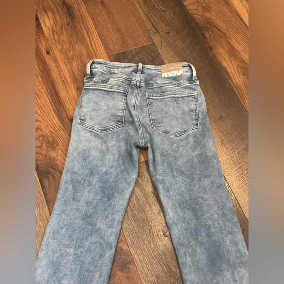 Mavi Maria Hem Slit High Rise
Flare Jean size 26 × 32. Great condition! - Picture 7 of 16